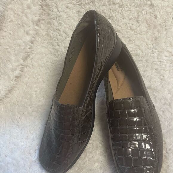 Clarks synthetic patent olive green crocs print Loafers rubber soles SZ12W - Picture 6 of 10